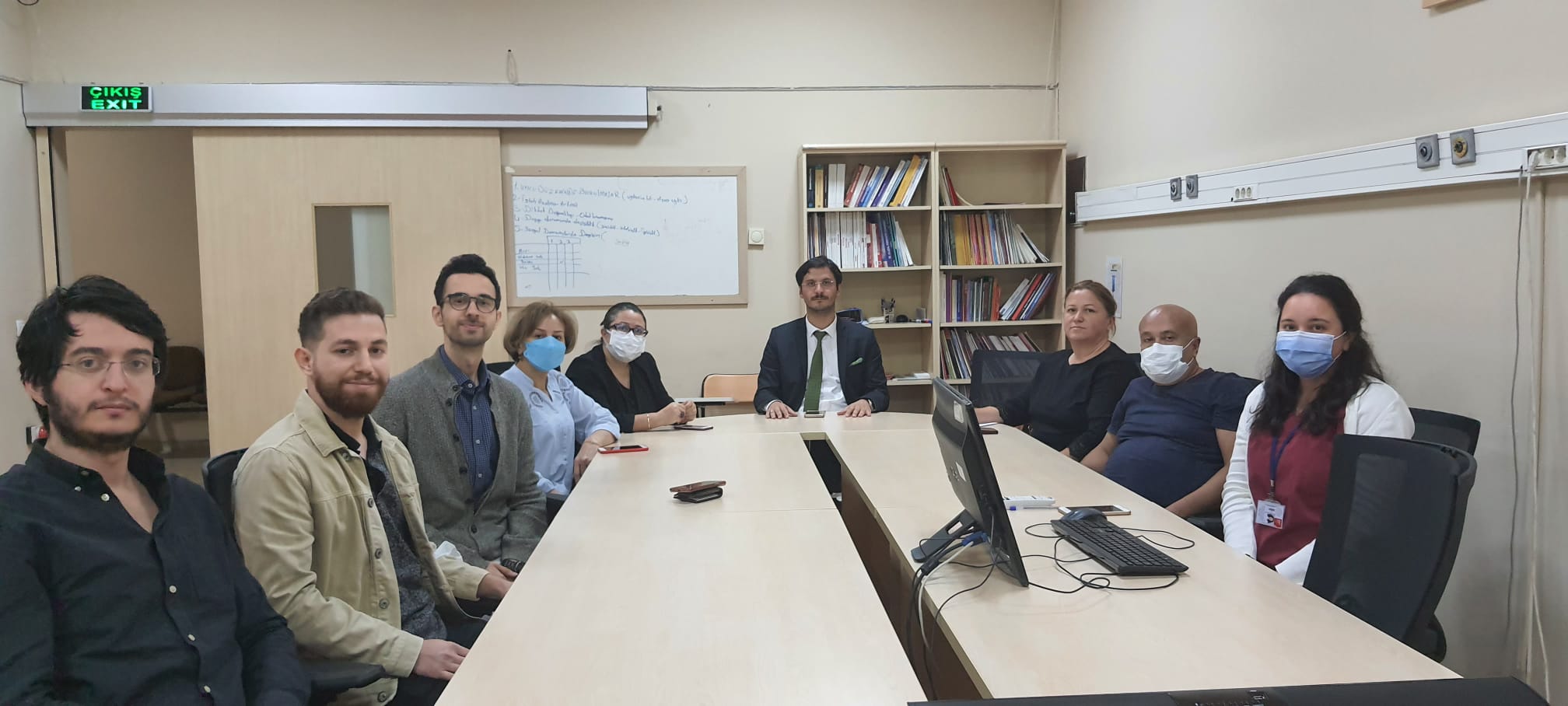 Bolu İl Sağlık Müdürü Dr.Öğr.Üyesi Muhammed Emin Demirkol, Bolu İzzet Baysal Ruh Sağlığı ve Hastalıkları Hastanesinde görev yapan hekimlerle toplantı yaptı
